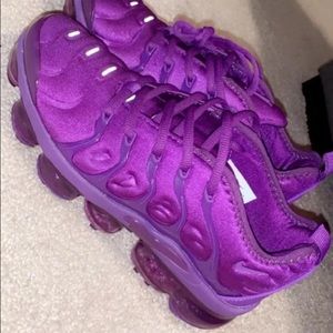 Purple Nike vapor max plus